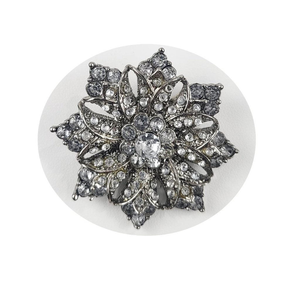Silver Tone Star Brooch with Crystals
